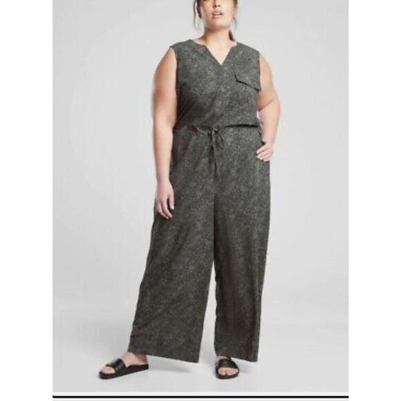 Athleta Women’s Topanga Jumpsuit Sz 2X NWOT Black Gray Jumper Tie Waist Pockets - Picture 1 of 10